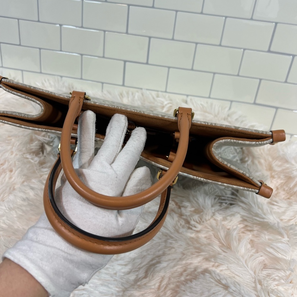 Louis Vuitton Jacquard 1854 Onthego MM in Creme - Picture 5 of 12